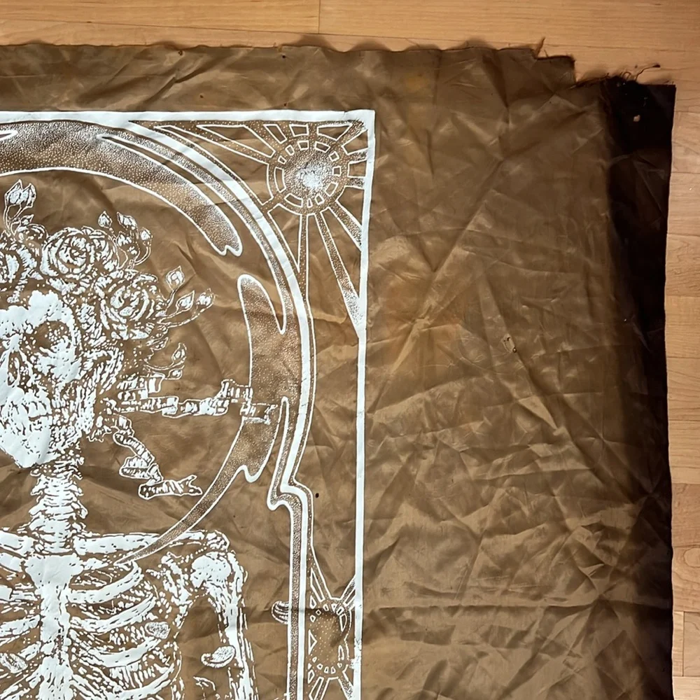 1986 Grateful Dead Skeleton Banner/Tapestry/Flag | Golden-Brown + White | 30x43